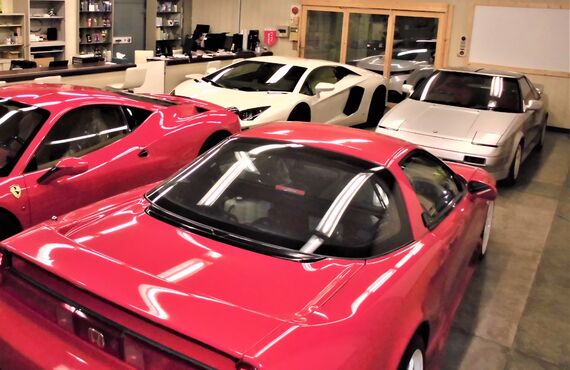 ＭＲ２などミッドシップのメンテナンスも承っております。