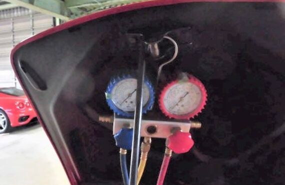 エアコンガスの補充・点検も行っております。