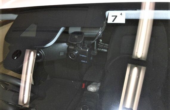 アウディにドライブレコーダーの取り付けも致します。